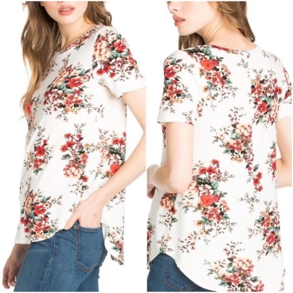 Gorgeous Ivory Floral Top - Picture 3 of 8
